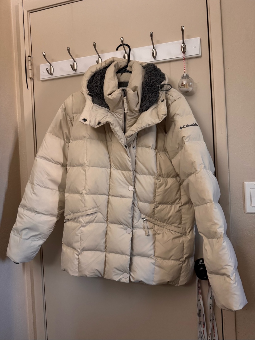 Columbia Women's Cream Puffer Jacket with Gray Faux-Fur Lining